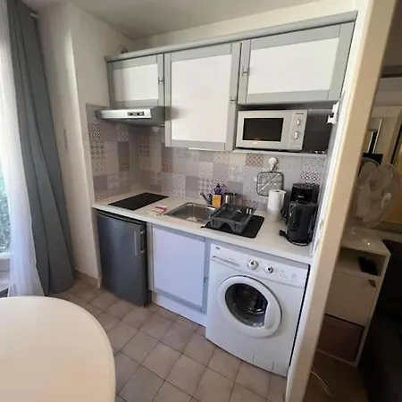 1 Bed Les Pins With Pool Lägenhet